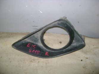 Рамка противотуманой фары правой Toyota Corolla E150