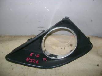 Рамка противотуманой фары правой Toyota Corolla E150