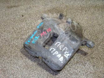 Суппорт передний правый Nissan Primera P12