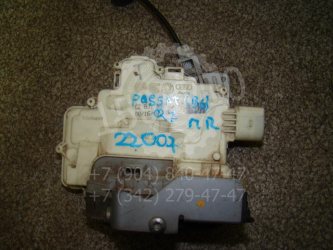 Замок двери передней правой Volkswagen Passat B6