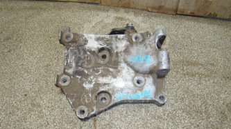 Кронштейн генератора Nissan Almera N16
