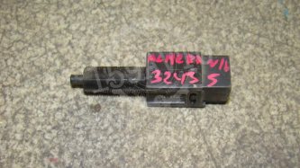 Датчик включения стопсигнала Nissan Almera N16