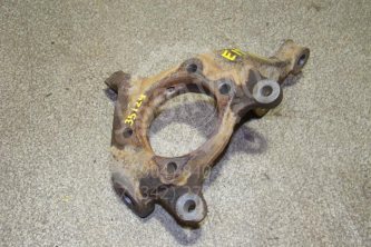 Кулак поворотный передний правый Toyota Corolla E180