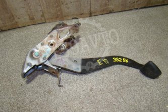 Педаль тормоза Toyota Corolla E180