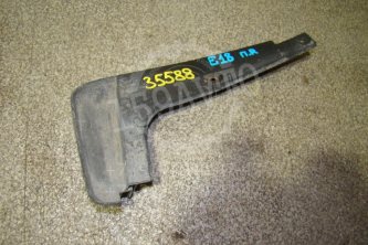 Брызговик передний правый Toyota Corolla E180