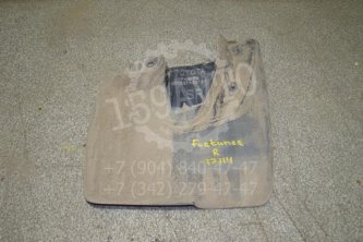 Брызговик передний правый Toyota Fortuner AN160