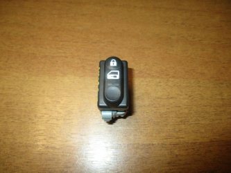 Кнопка центрального замка Nissan Primera P12