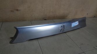 Накладка двери багажника Peugeot 4007