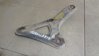 Кронштейн подрамника Toyota Corolla E120