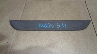 Накладка порога внутренняя Toyota Auris E150