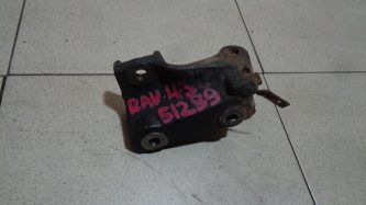 Кронштейн двигателя правый Toyota RAV4 A30