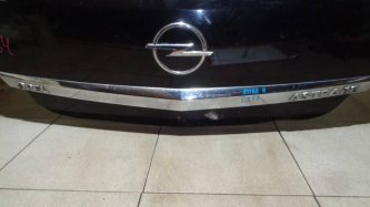 Накладка двери багажника Opel Astra H
