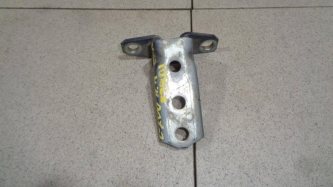 Петля двери передней правой верхняя Mitsubishi L200 KA, KB