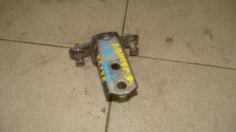 Петля двери передней Mitsubishi Lancer 9 CS