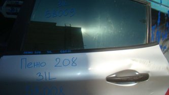 Накладка стекла заднего левого Peugeot 208 A9