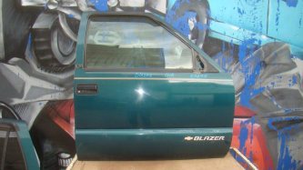Дверь передняя правая Chevrolet Blazer S15