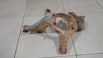 Кулак поворотный передний правый Toyota Corolla E150