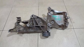 Кронштейн генератора Renault Logan 1 L90