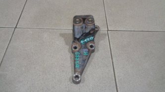 Кронштейн двигателя правый Toyota Corolla E120