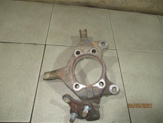 Кулак поворотный передний правый Toyota Corolla E150