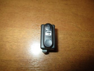 Кнопка центрального замка Nissan Primera P12