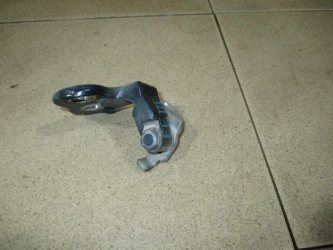 Петля двери передней правой нижняя Ford Focus 3