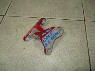 Петля двери Mitsubishi Colt Z3