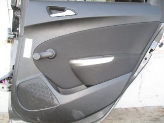 Обшивка двери задней правой Opel Astra J