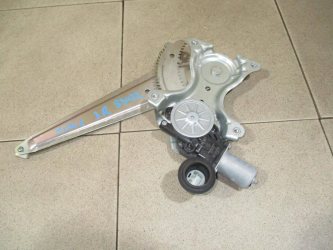 Стеклоподъемник задний правый Toyota Hilux 8 AN120, AN130