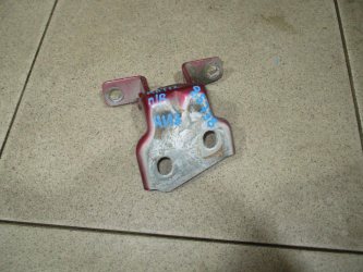 Петля двери передней правой нижняя Daewoo Matiz M100, M150