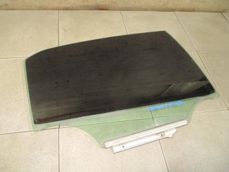 Стекло двери задней правой Toyota Corolla E150