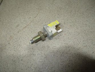 Датчик включения стопсигнала Kia Spectra SD