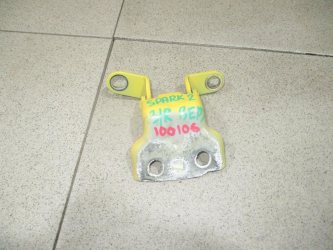 Петля двери задней правой верхняя Chevrolet Spark M200, M250