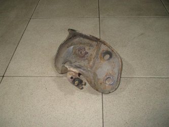 Кронштейн задней балки Ford Fiesta 6