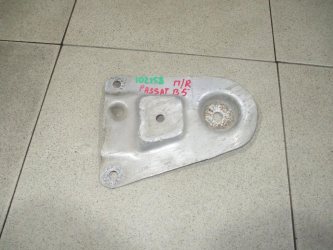 Кронштейн подрамника Volkswagen Passat B5