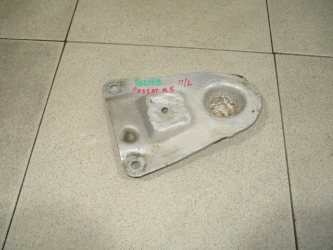 Кронштейн подрамника Volkswagen Passat B5
