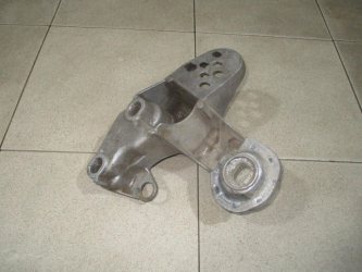 Кронштейн опоры двигателя Volkswagen Passat B5
