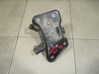Кронштейн задней балки Peugeot 207