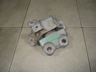 Опора двигателя левая Fiat Grande Punto 199