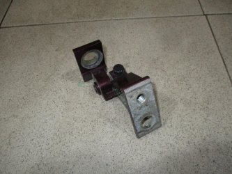 Петля двери Skoda Yeti 5L
