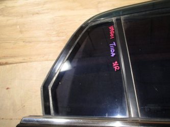 Стекло двери задней правой форточка Nissan Tiida C11