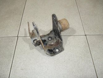Кронштейн КПП левый Toyota Corolla E150