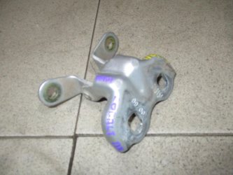 Петля двери передней левой нижняя Chevrolet Cobalt T250
