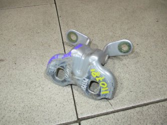Петля двери задней правой нижняя Chevrolet Cobalt T250