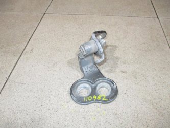Петля двери передней правой нижняя Ford Focus 3