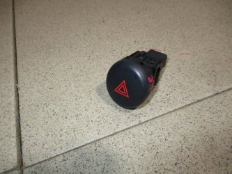 Кнопка аварийной сигнализации Nissan Juke F15