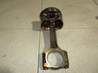Поршень с шатуном Nissan Juke F15