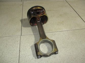 Поршень с шатуном Nissan Juke F15