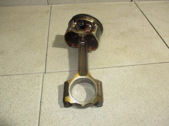 Поршень с шатуном Nissan Juke F15