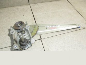 Стеклоподъемник механический задний правый Toyota Corolla E150